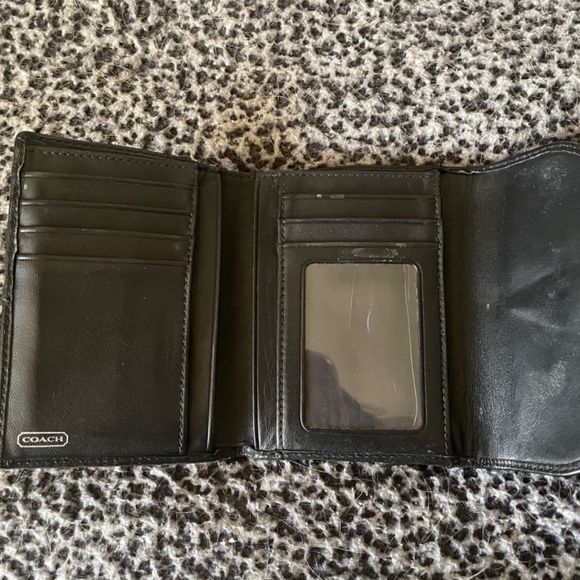 Purses - Picture 2 of 9